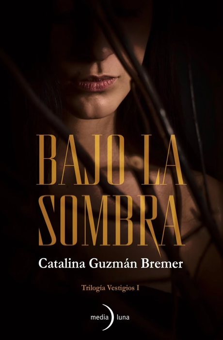 Bajo la sombra